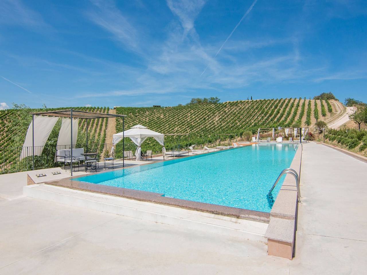 Ganze Wohnung, Wohnung in Marche nahe Sandstränden in Acquaviva Picena, Ascoli Piceno Provinz