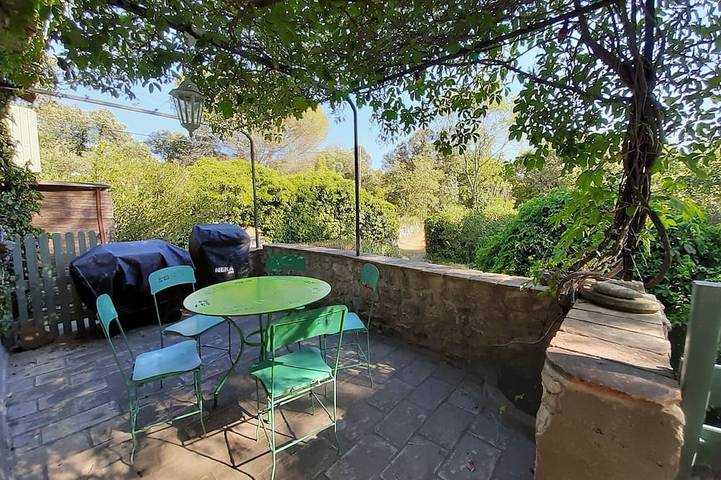 Location de vacances pour 6 personnes, avec terrasse et jacuzzi à Fontanès (Gard)