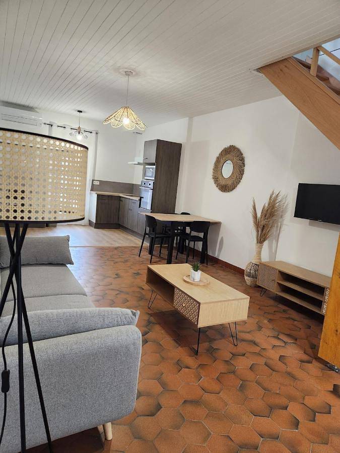 Appartement entier, Two-Bedroom Apartment in Villeneuve-la-Comptal, Région de Carcassonne