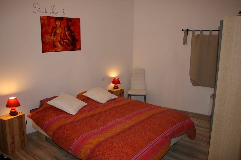 House Jo-Li, village house founded around the Castle of Margon. in Margon, Béziers region