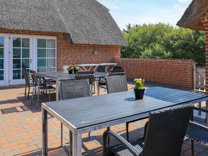 Ferienhaus für 18 Personen, mit Whirlpool und Terrasse sowie Pool