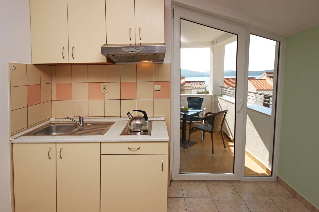 Ganze Wohnung, Ferienwohnung für 4 Personen mit Meerblick in Zaboric, Šibenik-Knin
