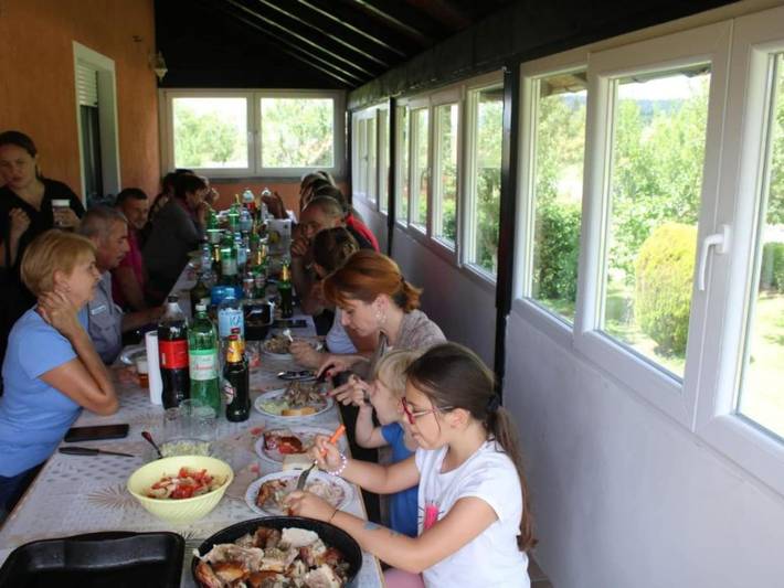 Holiday Apartment Vuković - Three Bedroom Holiday Home With Terrace in Karlovac y alrededores