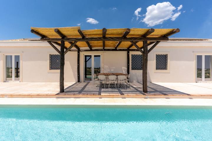 Villa for 12 personer, med hage og balkong i Siracusa