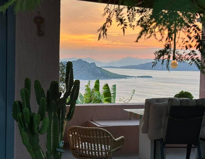 Villa for 4 people, with Ocean view and Terrace as well as Garden in Aegina