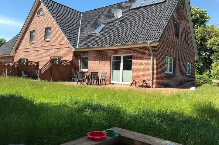 Ferienhaus für 8 Personen, mit Garten und Terrasse in Sulsdorf