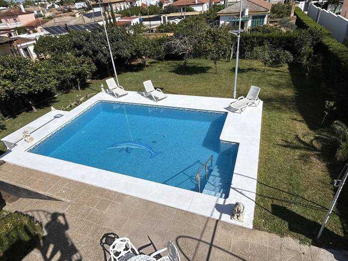 Apartamento para 8 personas, con Terraza además de Jardín y Piscina en Alcalá de Guadaíra