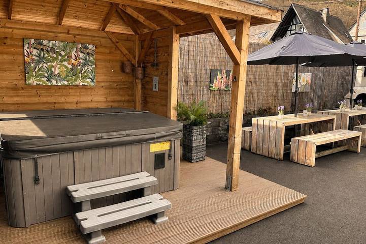 Ferienhaus für 14 Personen, mit Whirlpool und Balkon
