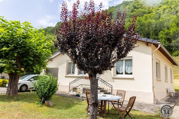 Gîte pour 4 personnes, avec terrasse et jardin
