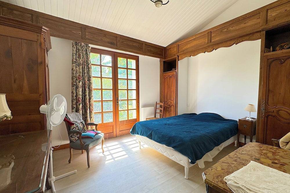 Maison de Plein Pied, Dans un Jardin Arboré, au Calme, en Plein Centre-ville in Luçon, Fontenay-le-Comte