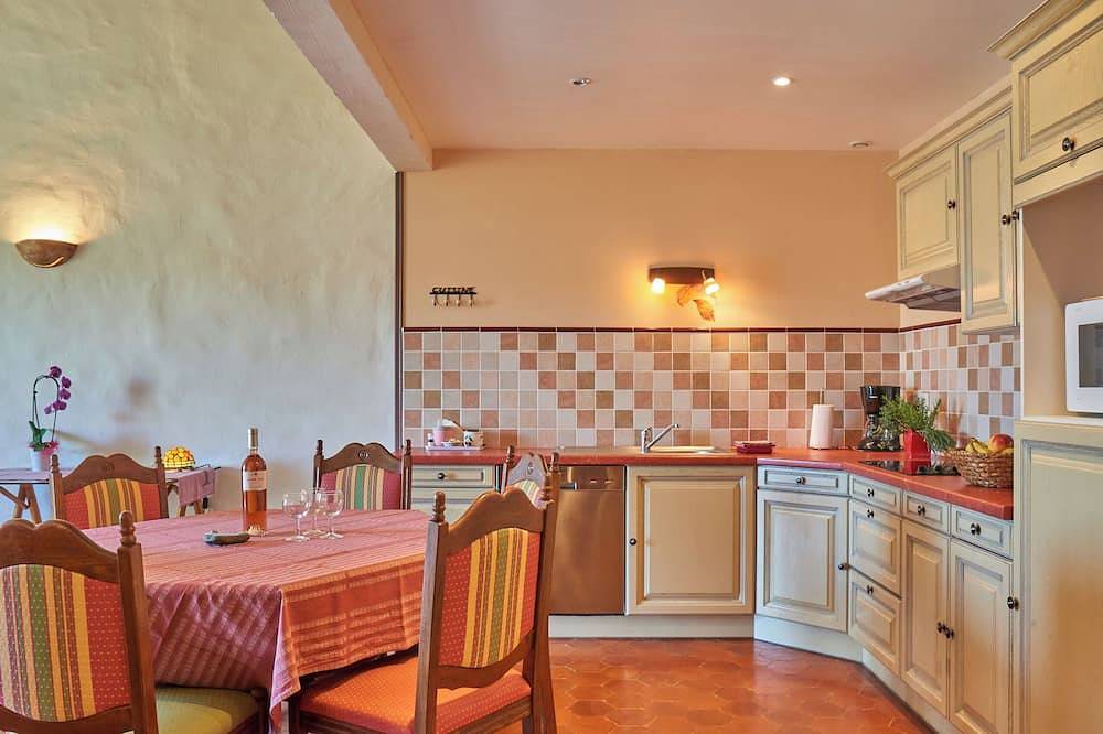 Entire apartment, Luxury apartment, 3km from the sea, near Leucate, swimming pool/car park in La Palme, Côte d'Améthyste