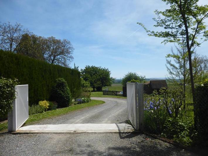 Gîte pour 8 personnes, avec vue ainsi que piscine et jardin, animaux acceptés dans Effiat - 3