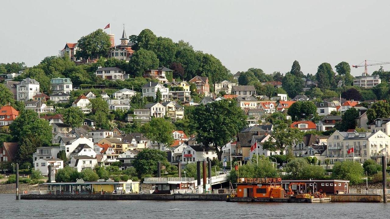 Ganze Wohnung, Peaceful Apartment-3 Zi, Loggia & Garden in Blankenese in Blankenese, Hamburg
