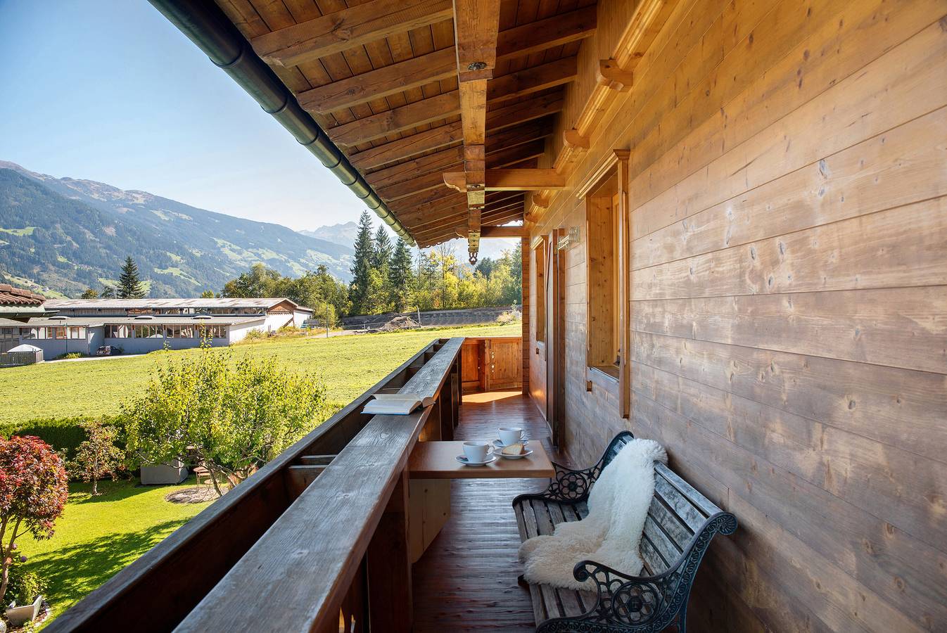 Ganze Wohnung, Apartment 'Mia' mit Bergblick, Balkon und Wlan in Tuxer Alpen, Ried im Zillertal