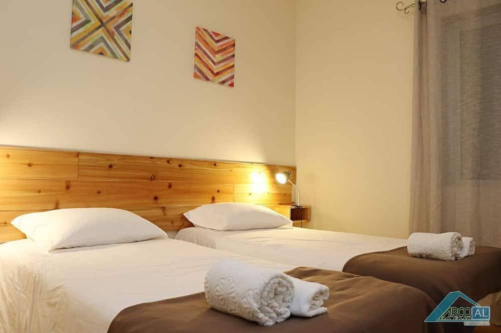 Entire apartment, \"Arco da Faja\" For 7 max in São Miguel Island, Fajã de Baixo