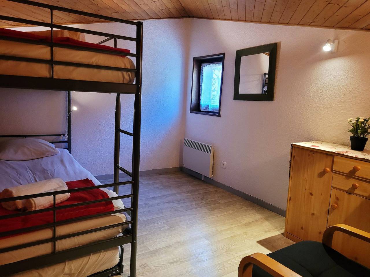 Ganze Wohnung, 3-Zimmer-Maisonette in Les Gets, nahe Pisten mit Parkplatz und Wlan in Les Gets, Les Portes du Soleil