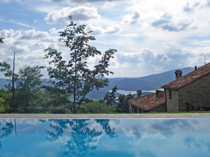 Casa vacanza per 24 persone, con piscina e terrazza a Sansepolcro