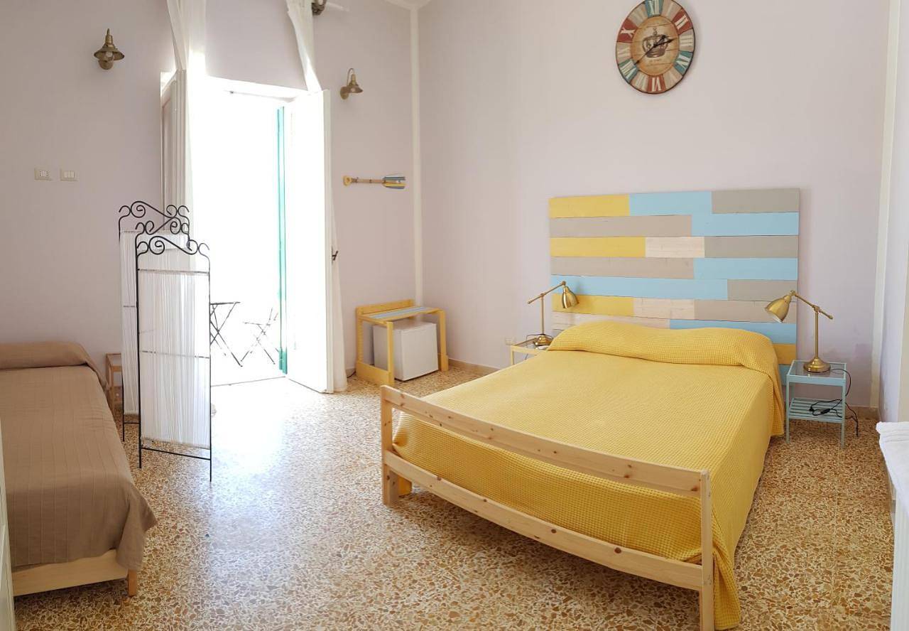 Maridea - Camere con vista al Porto in La parata, Ponza