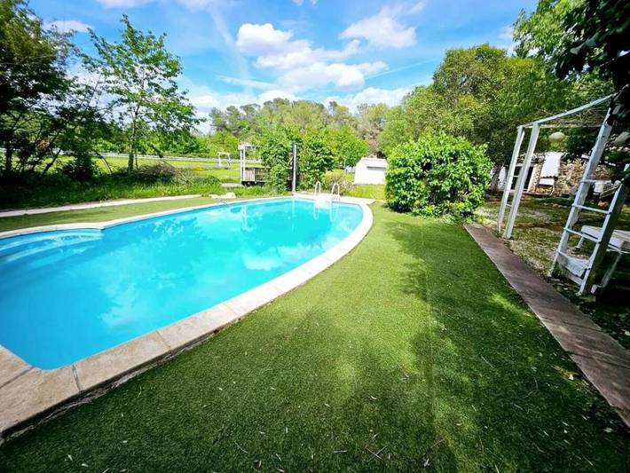 Chambre d’hôte pour 2 personnes, avec piscine ainsi que vue et jardin