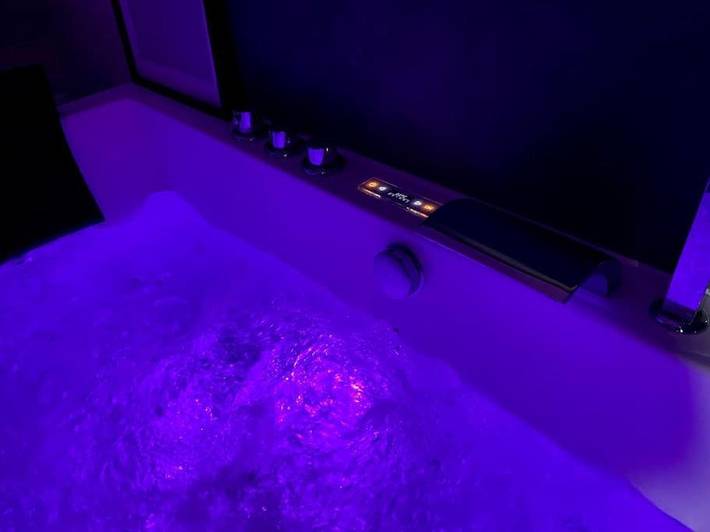 Gîte pour 2 personnes, avec jacuzzi et jardin à Verton - 2