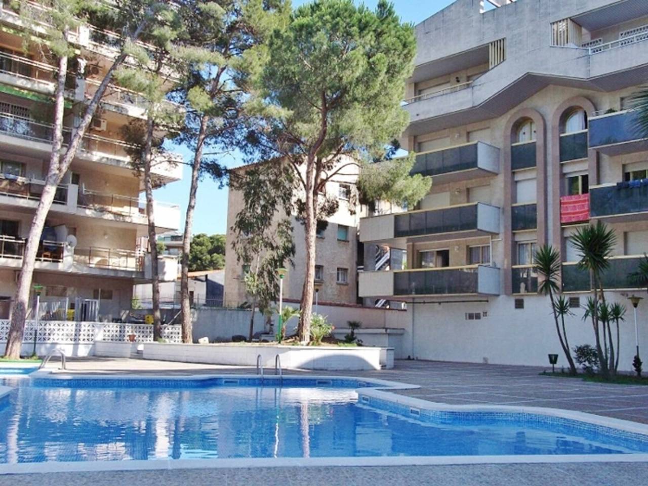 Entire apartment, Renovated 2-bedroom apartment with terrace in Salou in Salou, Costa Dorada