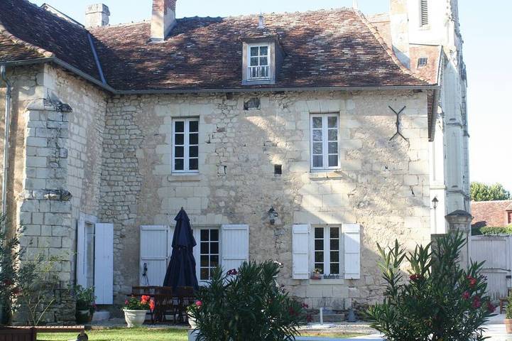 Gîte pour 11 personnes, avec terrasse et jardin à Boussay