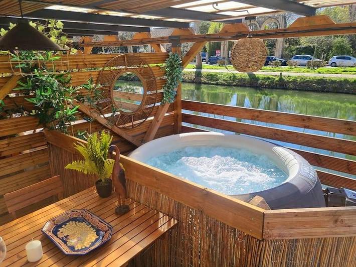 Boot für 4 Personen, mit Terrasse und Ausblick, mit Haustier in Südfrankreich