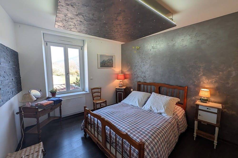 Entire apartment, Peaceful apartment near center - 4 guests in Remiremont, Épinal region
