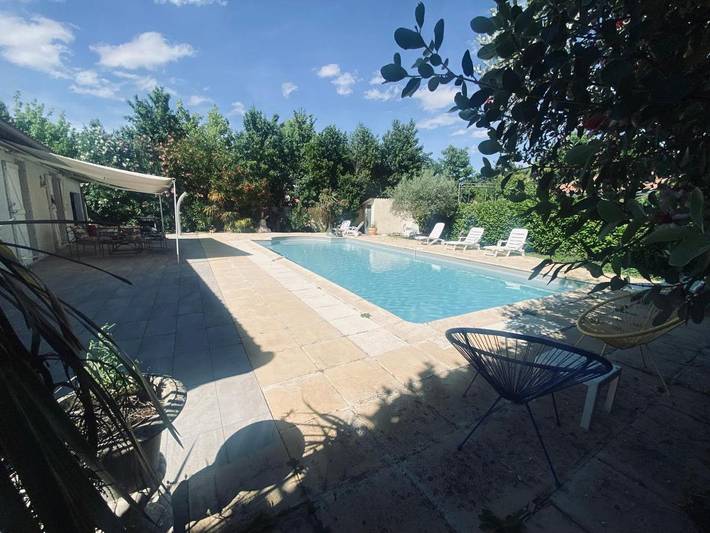 Location de vacances pour 10 personnes, avec Terrasse ainsi que Jardin et Piscine à La Salvetat-Saint-Gilles