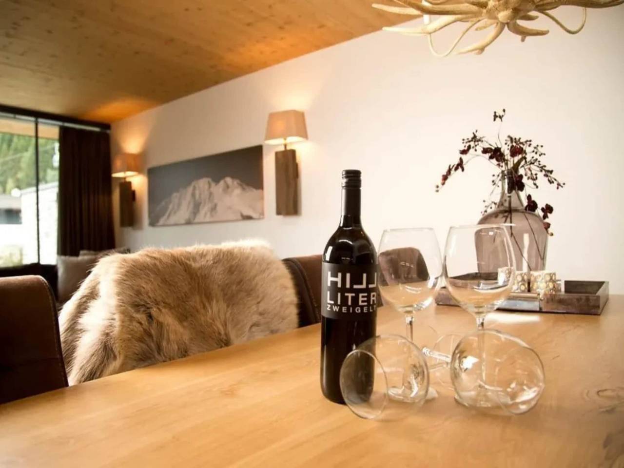 Malerische Alpenunterkunft mit Balkon und Sauna in Neukirchen am Großvenediger, Pinzgau