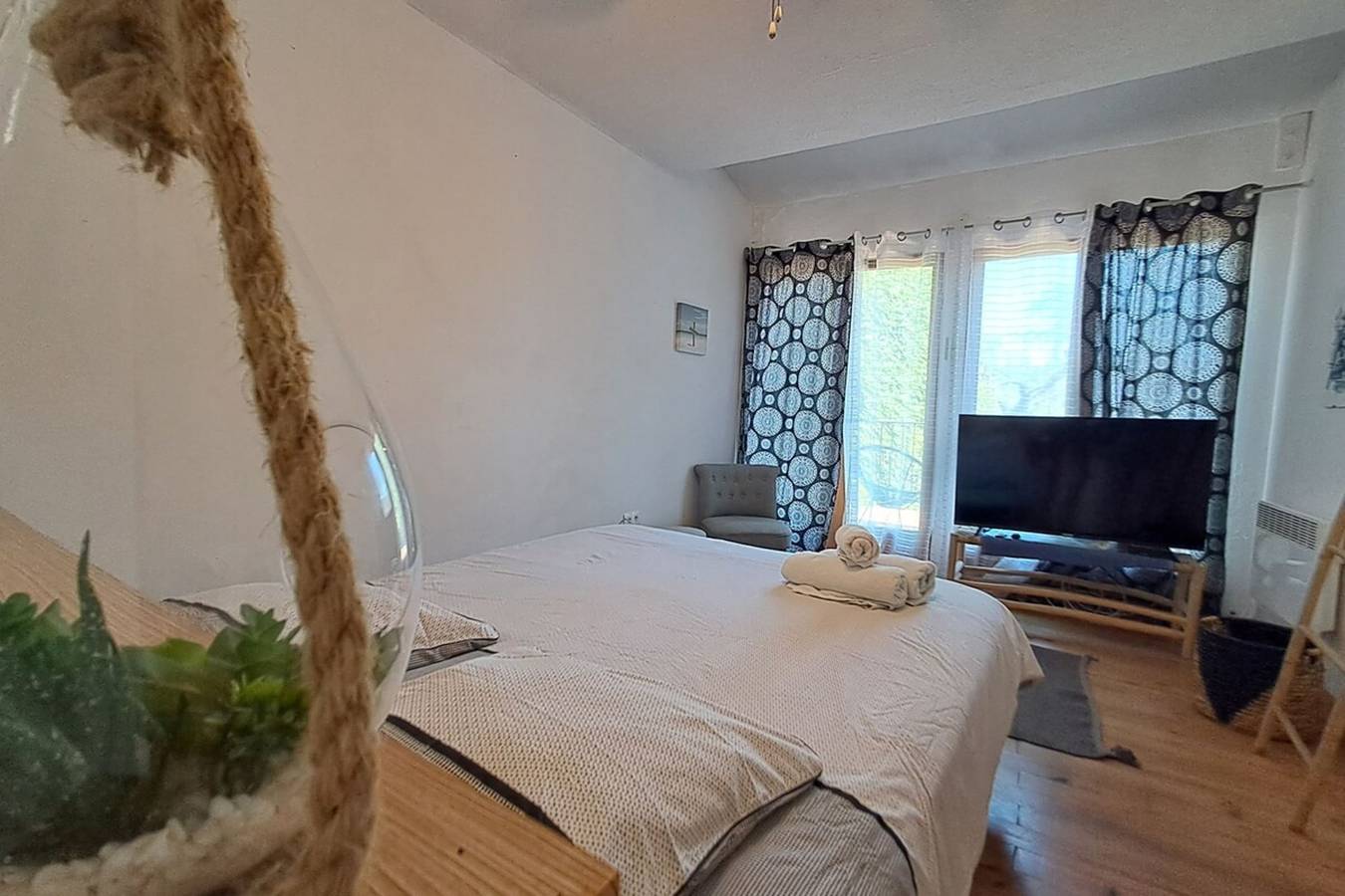 Cigale, piscine et jardin sans vis à vis in Fontcouverte, Région de Narbonne