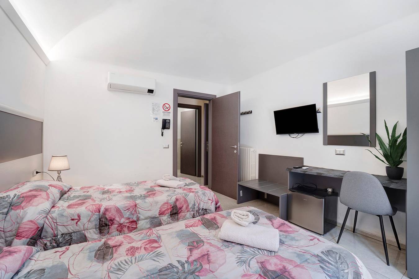 Habitación 'Stanza 101' con balcón y aire acondicionado in Novara, Provincia de Novara