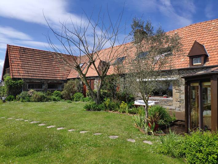 Chambre d’hôte pour 2 personnes, avec Jardin à Le Luot
