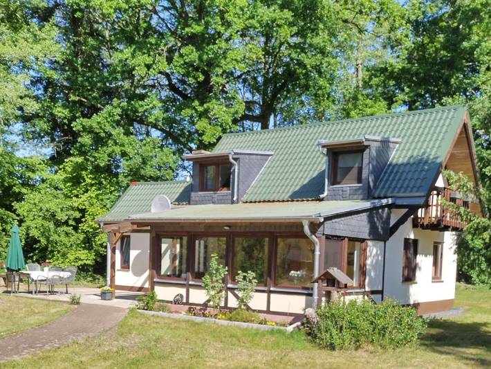 Bungalow für 4 Personen, mit Balkon und Terrasse sowie Garten
