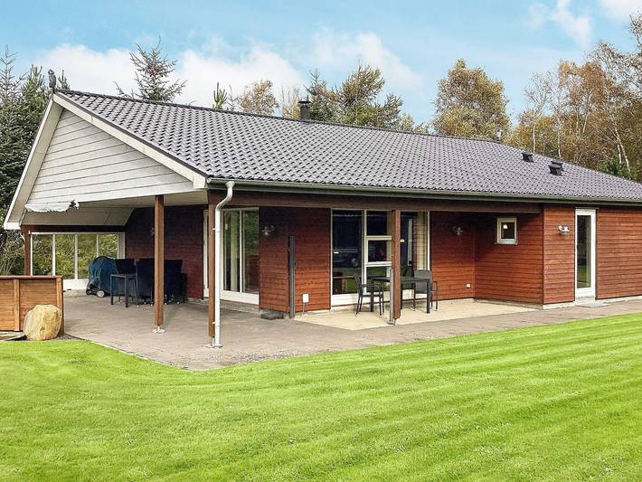 Ferienhaus für 10 Personen, mit Terrasse und Garten in Hvalpsund