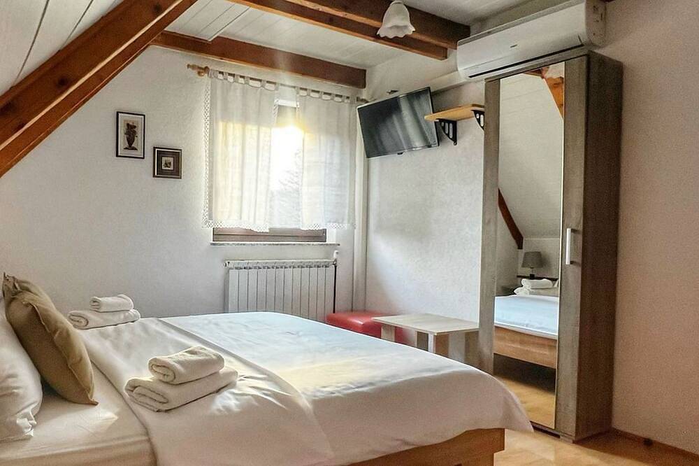 Geheel appartement, Kamers Radmila,, Plitvice, Plitvice, Kroatië in Smoljanac, Plitvicemeren