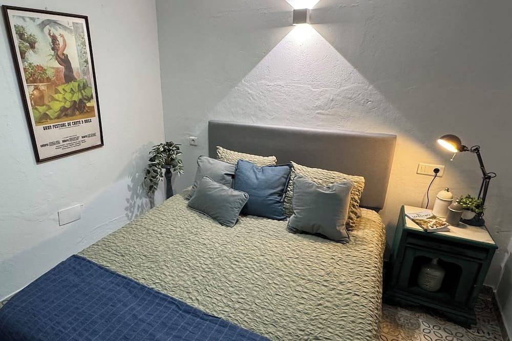 Lemon Tree Patio, Andalusian Traditional Cottage in the heart of Olvera  in Olvera, Pueblos Blancos