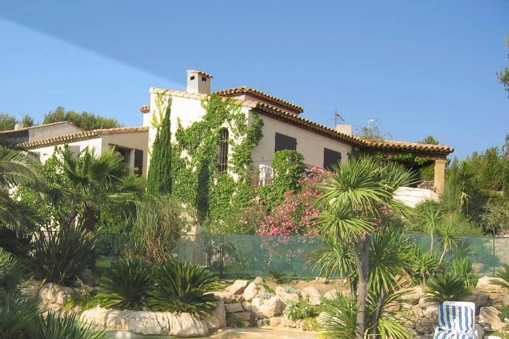 Entire apartment, Beautiful Studio in a large Provencal Villa - Swimming pool in Sausset-les-Pins, Istres region