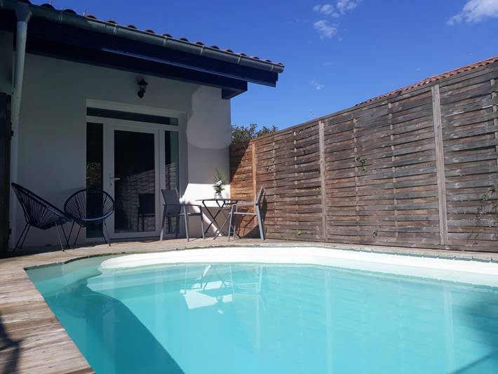 Chambre d’hôte pour 2 personnes, avec terrasse et piscine