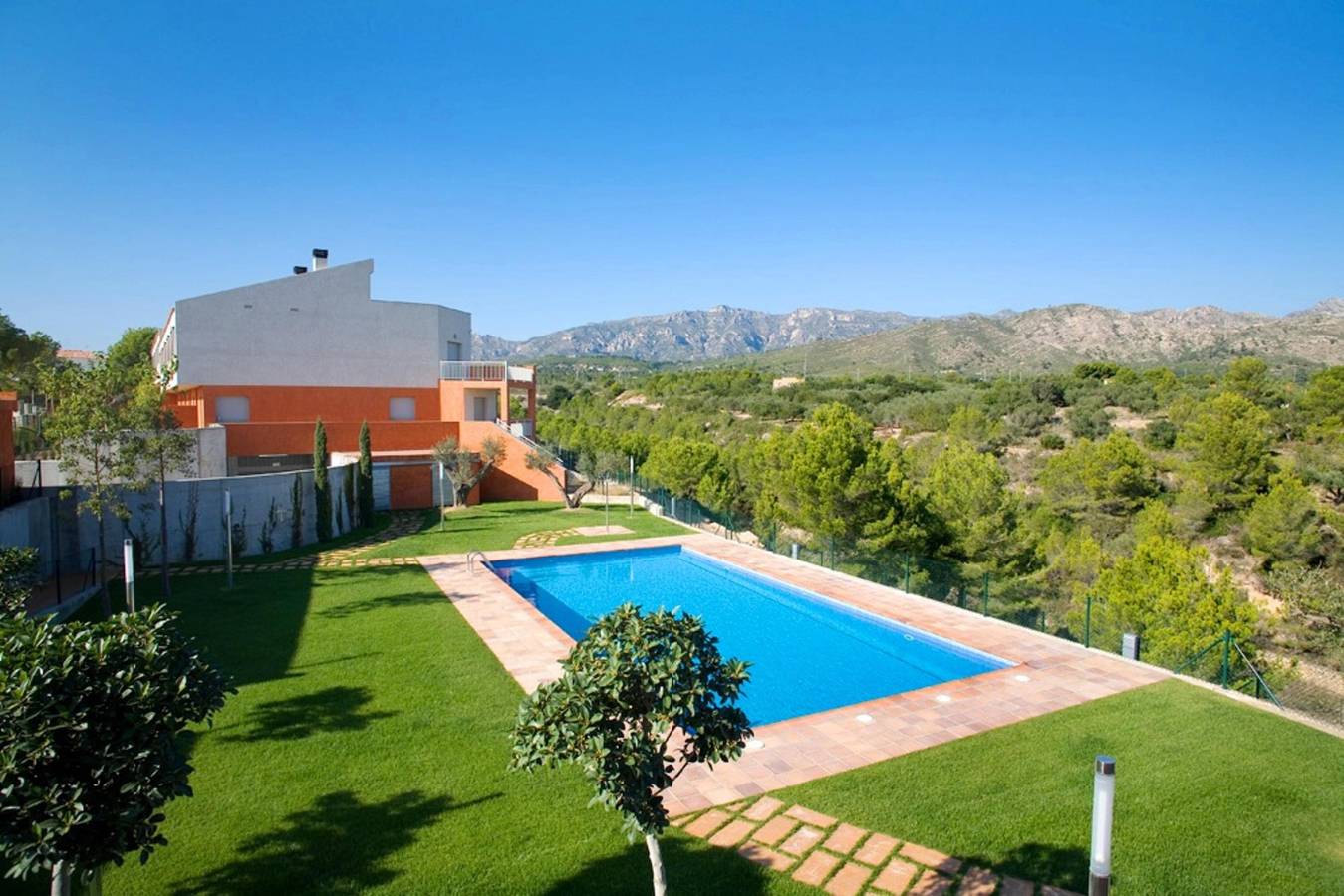 Villa Moderna Cerca de la Playa Almadrava in L'Ametlla de Mar, Costa Dorada