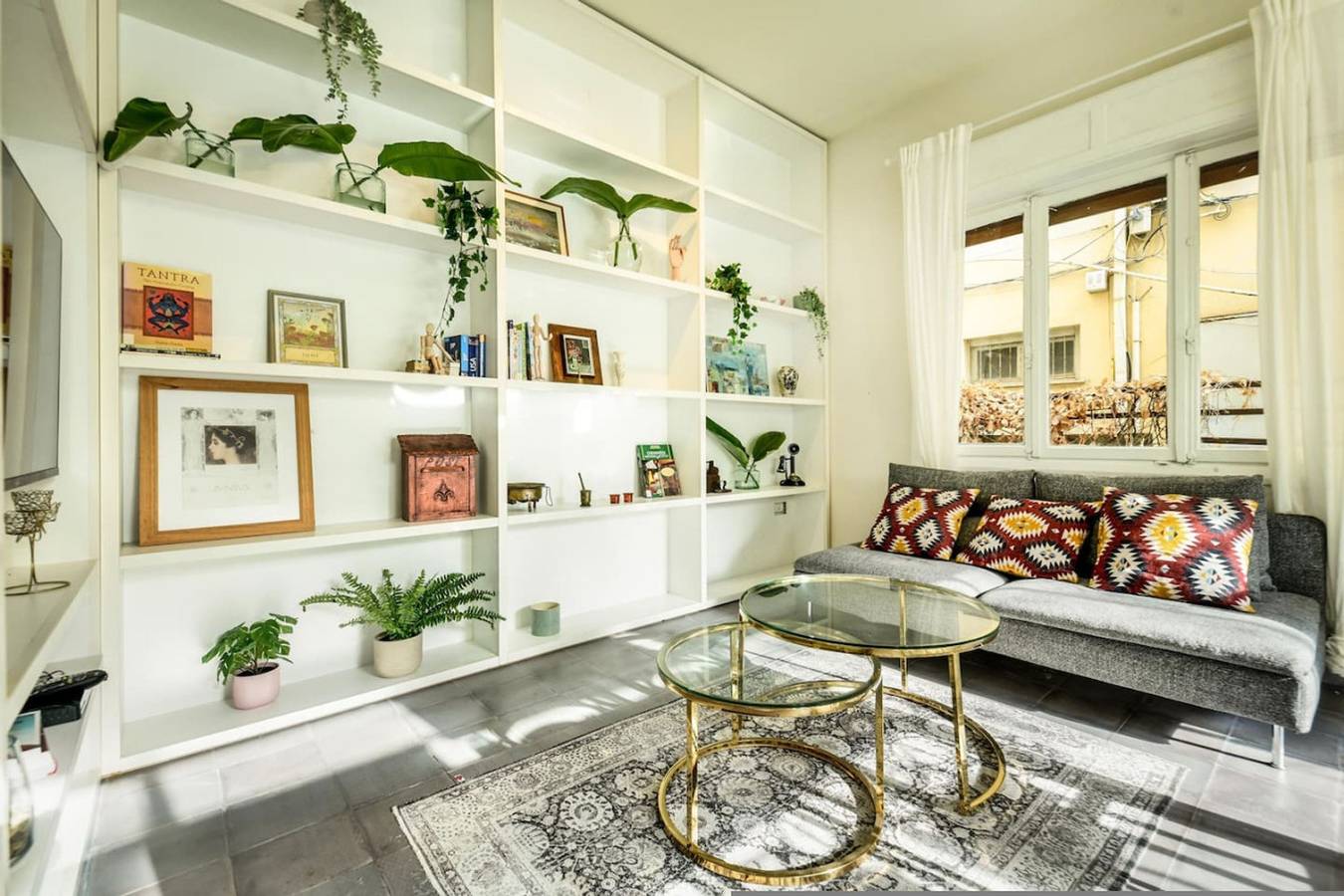 Appartement entier, Serene Retreat with Lush Garden in Tel Aviv, District de Tel Aviv