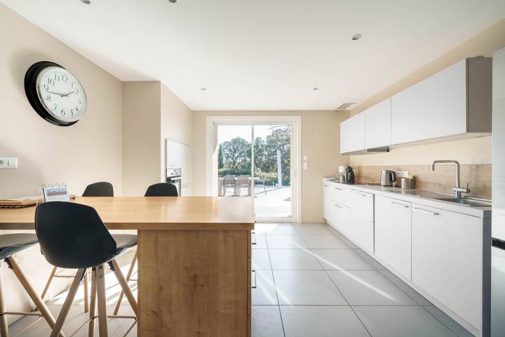 Location de vacances pour 8 personnes, avec jardin et terrasse ainsi que jacuzzi et piscine à Grignan - 3