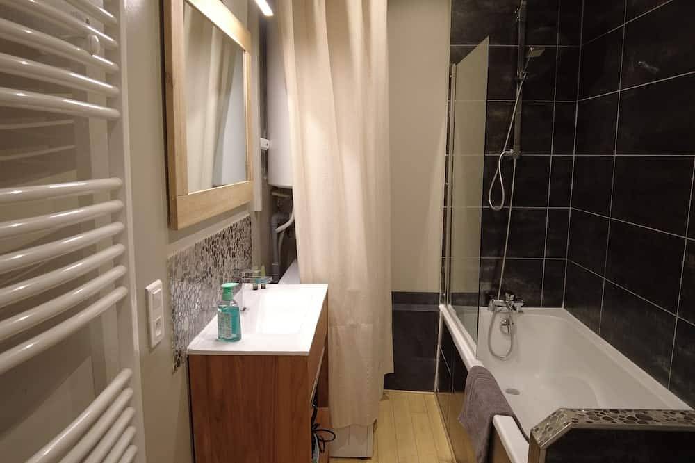 Apartamento entero, Comfort and calm in the heart of Annecy (30m2 hyper center) in Annecy, Región de Annecy
