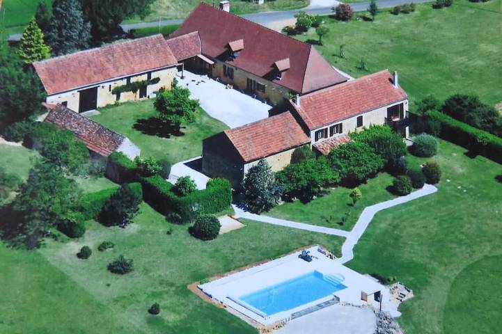 Gîte pour 4 personnes, avec piscine et jardin à Le Buisson-de-Cadouin