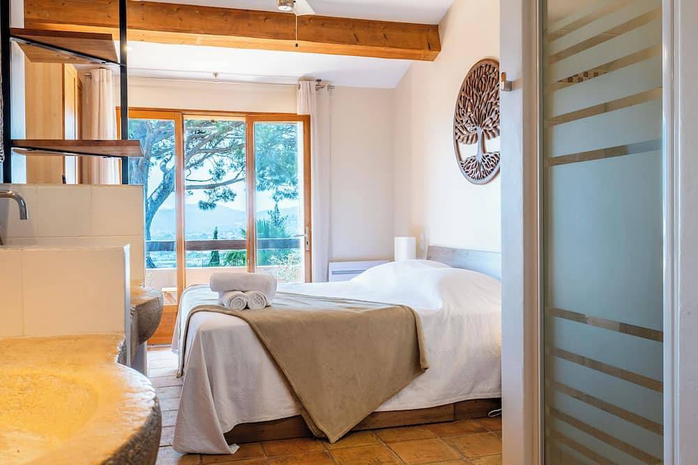 5-Br. Villa with sauna, swimming pool and sea view in La Roquette-sur-Siagne, Cannes regio