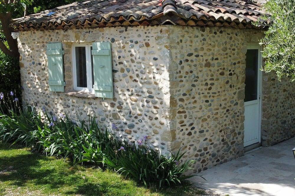Maisonnette au calme et grand jardin dans la plaine agricole du Rhône in Châteauneuf-du-Rhône, Région de nyons