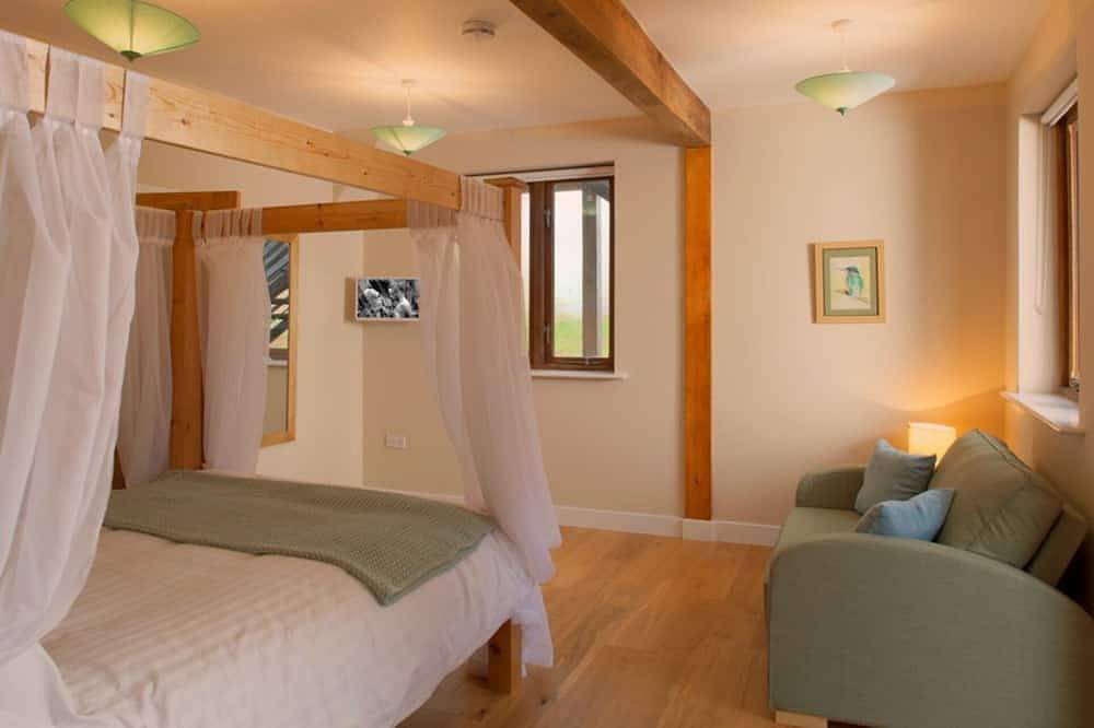 Tree House, Luxury Country House, Hot Tub, Malvern, Sleeps 6+ Award Winning :)A+ in Herefordshire