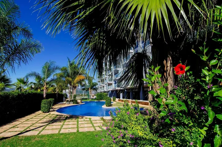 Apartamento de vacaciones para 4 personas, con vistas además de piscina y jardín - 1