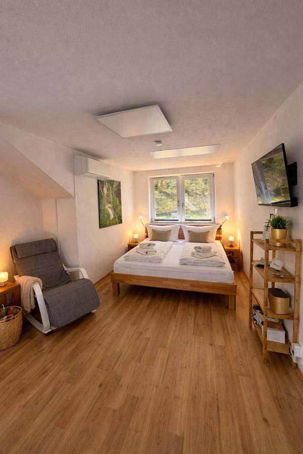 Ferienwohnung für 3 Personen, mit Balkon und Terrasse sowie Garten und Sauna