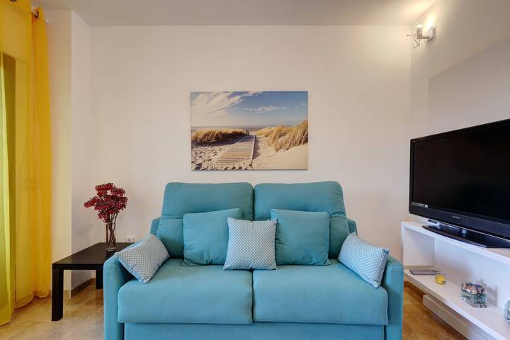 Entire apartment, Apartment 'Marina de la Duquesa 805' Close to the Beach with Pool in Puerto de la Duquesa, Manilva